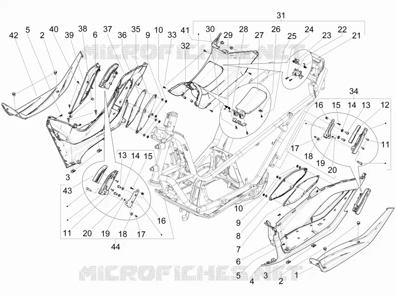 Central cover - Footrests